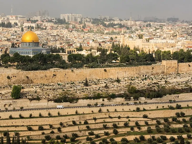Benefits of Booking a Custom Israel Travel Package